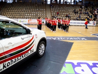 Mezátadó a sportcsarnokban - fotó: Ónodi Zoltán