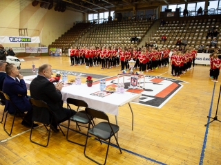 Mezátadó a sportcsarnokban - fotó: Ónodi Zoltán