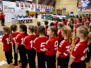 Mezátadó a sportcsarnokban - fotó: Ónodi Zoltán