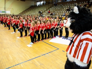 Mezátadó a sportcsarnokban - fotó: Ónodi Zoltán