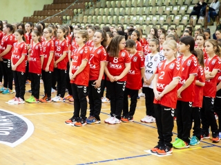 Mezátadó a sportcsarnokban - fotó: Ónodi Zoltán