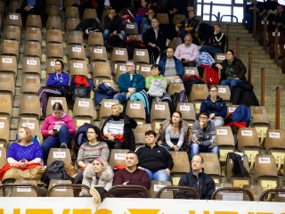 Mezátadó a sportcsarnokban - fotó: Ónodi Zoltán