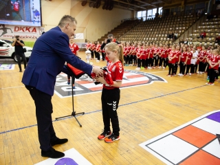 Mezátadó a sportcsarnokban - fotó: Ónodi Zoltán