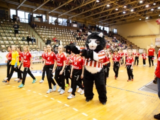 Mezátadó a sportcsarnokban - fotó: Ónodi Zoltán