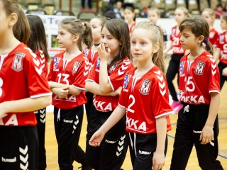 Mezátadó a sportcsarnokban - fotó: Ónodi Zoltán