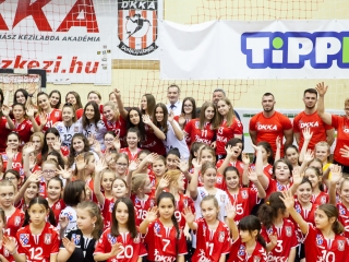 Mezátadó a sportcsarnokban - fotó: Ónodi Zoltán