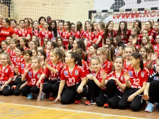 Mezátadó a sportcsarnokban - fotó: Ónodi Zoltán