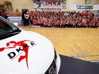 Mezátadó a sportcsarnokban - fotó: Ónodi Zoltán