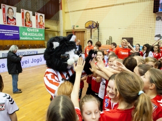 Mezátadó a sportcsarnokban - fotó: Ónodi Zoltán