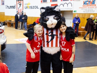 Mezátadó a sportcsarnokban - fotó: Ónodi Zoltán