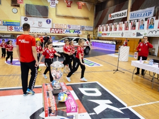 Mezátadó a sportcsarnokban - fotó: Ónodi Zoltán