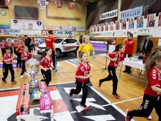 Mezátadó a sportcsarnokban - fotó: Ónodi Zoltán