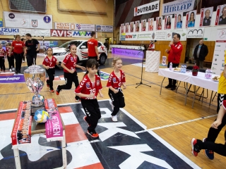 Mezátadó a sportcsarnokban - fotó: Ónodi Zoltán