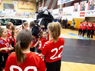 Mezátadó a sportcsarnokban - fotó: Ónodi Zoltán