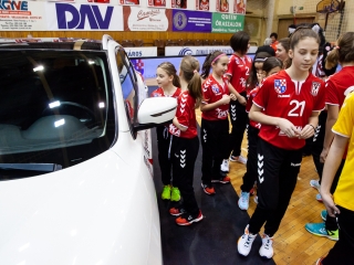 Mezátadó a sportcsarnokban - fotó: Ónodi Zoltán