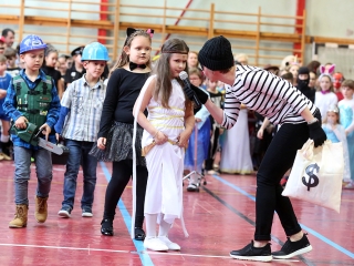 Farsang a Dózsa iskolában (2019) - fotó: Sándor Judit