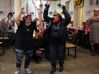 Nyugdíjasok farsangja Pentelén - fotó: Sándor Judit