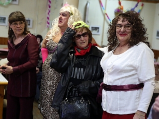 Nyugdíjasok farsangja Pentelén - fotó: Sándor Judit