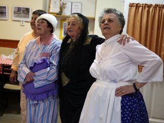 Nyugdíjasok farsangja Pentelén - fotó: Sándor Judit