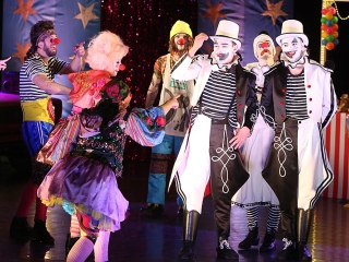 Táncirkusz - Premier a Bartókban - fotó: Sándor Judit