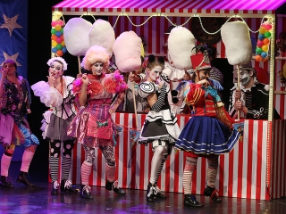 Táncirkusz - Premier a Bartókban - fotó: Sándor Judit