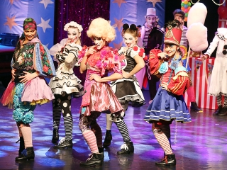 Táncirkusz - Premier a Bartókban - fotó: Sándor Judit