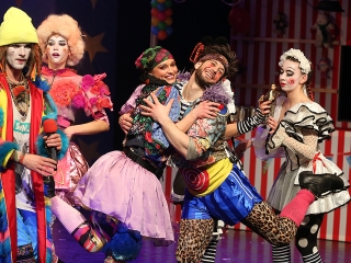 Táncirkusz - Premier a Bartókban - fotó: Sándor Judit