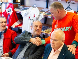 Könyvbemutató a könyvtárban - fotó: Ónodi Zoltán