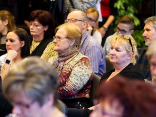 Könyvbemutató a könyvtárban - fotó: Ónodi Zoltán