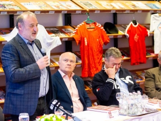 Könyvbemutató a könyvtárban - fotó: Ónodi Zoltán