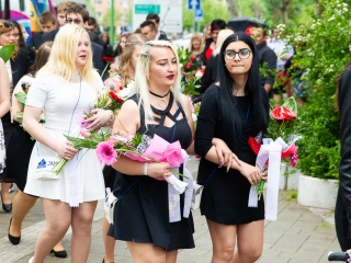 A Lorántffy iskola diákjainak ballagása a főtéren - fotó: Ónodi Zoltán