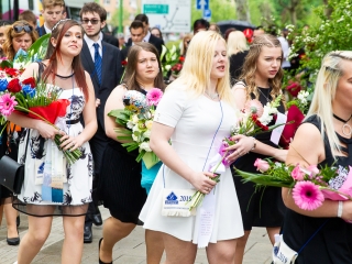 A Lorántffy iskola diákjainak ballagása a főtéren - fotó: Ónodi Zoltán