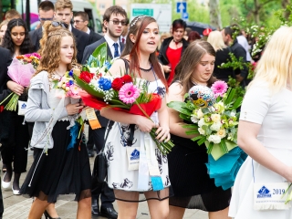 A Lorántffy iskola diákjainak ballagása a főtéren - fotó: Ónodi Zoltán