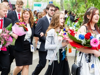 A Lorántffy iskola diákjainak ballagása a főtéren - fotó: Ónodi Zoltán