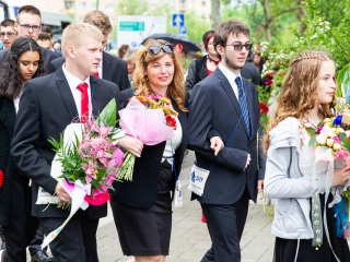 A Lorántffy iskola diákjainak ballagása a főtéren - fotó: Ónodi Zoltán