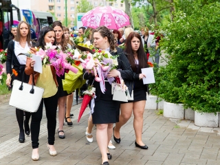 A Lorántffy iskola diákjainak ballagása a főtéren - fotó: Ónodi Zoltán