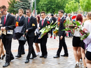 A Lorántffy iskola diákjainak ballagása a főtéren - fotó: Ónodi Zoltán