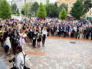 A Lorántffy iskola diákjainak ballagása a főtéren - fotó: Ónodi Zoltán