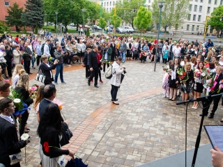 A Lorántffy iskola diákjainak ballagása a főtéren - fotó: Ónodi Zoltán