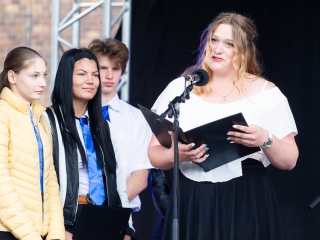 A Lorántffy iskola diákjainak ballagása a főtéren - fotó: Ónodi Zoltán