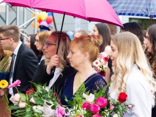 A Lorántffy iskola diákjainak ballagása a főtéren - fotó: Ónodi Zoltán
