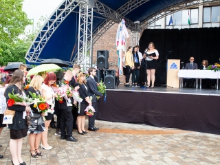 A Lorántffy iskola diákjainak ballagása a főtéren - fotó: Ónodi Zoltán