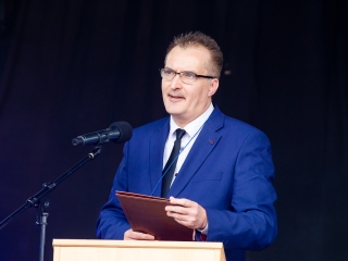 A Lorántffy iskola diákjainak ballagása a főtéren - fotó: Ónodi Zoltán