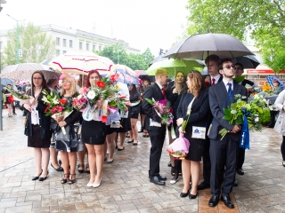 A Lorántffy iskola diákjainak ballagása a főtéren - fotó: Ónodi Zoltán
