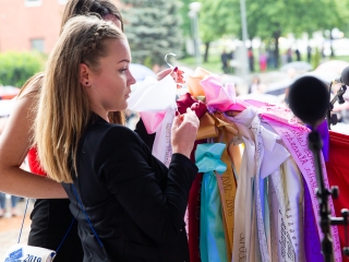 A Lorántffy iskola diákjainak ballagása a főtéren - fotó: Ónodi Zoltán
