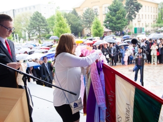 A Lorántffy iskola diákjainak ballagása a főtéren - fotó: Ónodi Zoltán