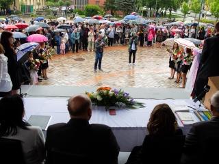 A Lorántffy iskola diákjainak ballagása a főtéren - fotó: Ónodi Zoltán