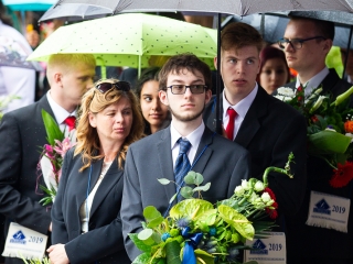 A Lorántffy iskola diákjainak ballagása a főtéren - fotó: Ónodi Zoltán