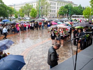 A Lorántffy iskola diákjainak ballagása a főtéren - fotó: Ónodi Zoltán