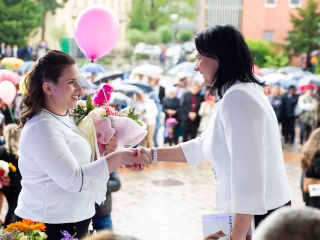 A Lorántffy iskola diákjainak ballagása a főtéren - fotó: Ónodi Zoltán